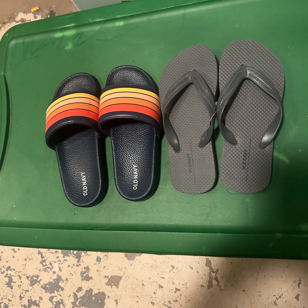 Old Navy Navy and Gray Sandals Set